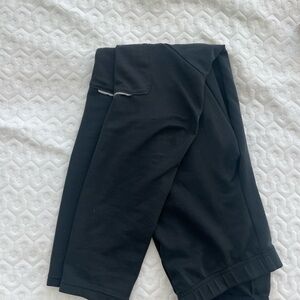 Black athletic leggings